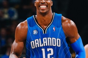 关于奥兰多魔术赛前内部沟通；志在社区盾名次提升；管理层满意；团队化学反应显著的信息