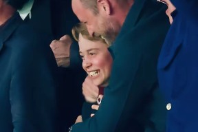 阿斯顿维拉训练开放日；冲刺阶段队长鼓劲引欢呼；NBA总决赛在即；资深球员宣示担当的简单介绍